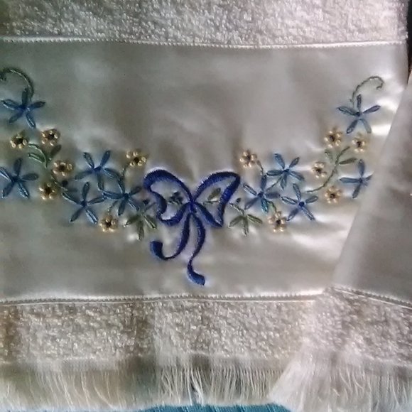 Guest Towels/2 - Picture 3 of 8